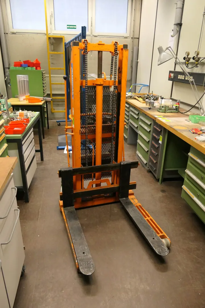Almocar Elektro-Gabelstapler Modell: 8060
